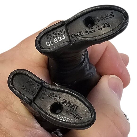 WWE Roman Reigns Action Figure Wrestling 7" Wrestler Shield Chest 2017 Mattel - Picture 10 of 11